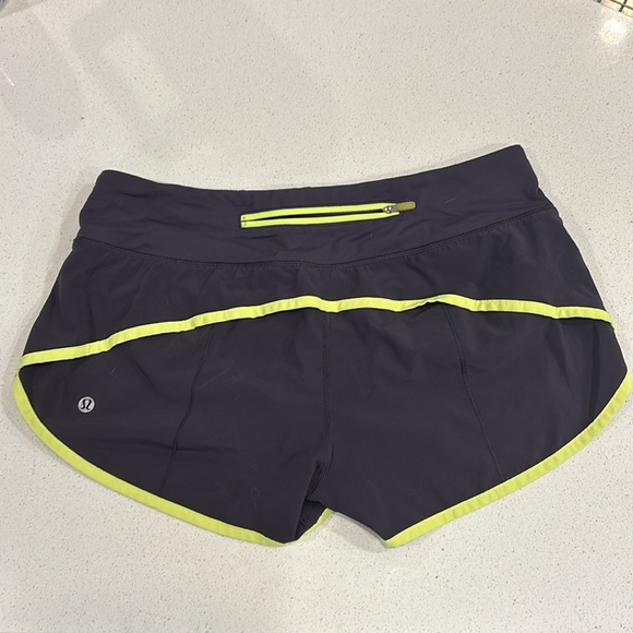 Lululemon speed-up low rise lined shorts 2.5” size 6 - Picture 2 of 2
